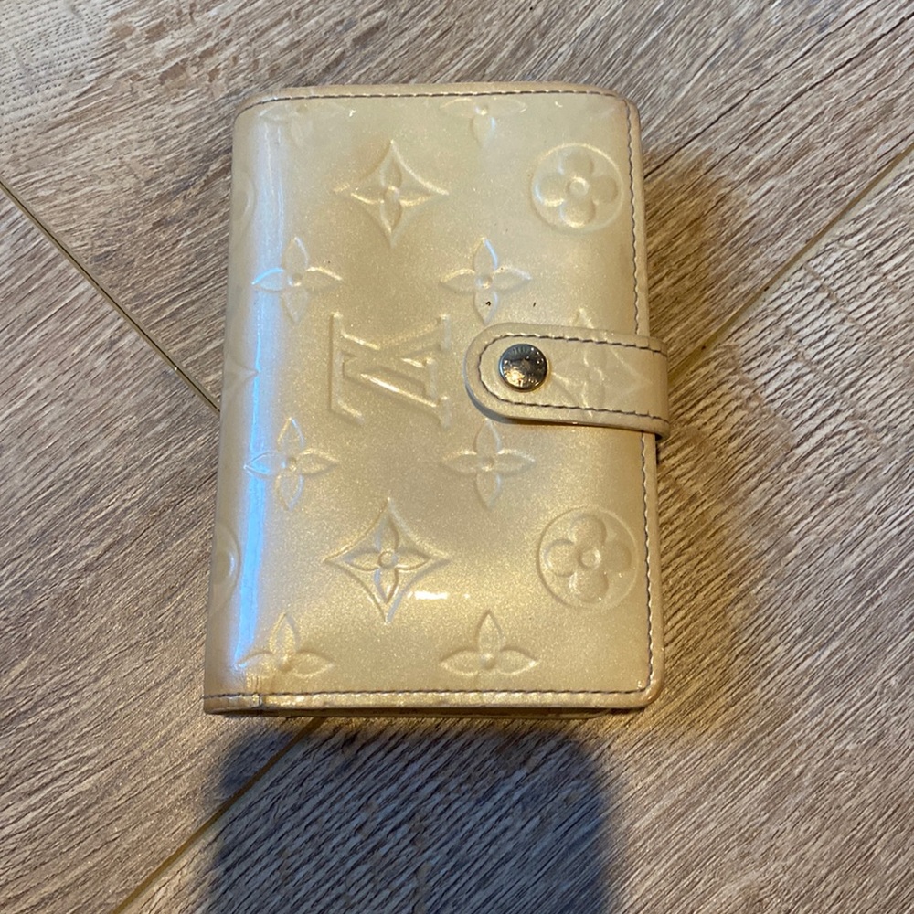 Louis Vuitton Vernis Portomone Vintage Wallet. Cream Patent Leather. Women’s